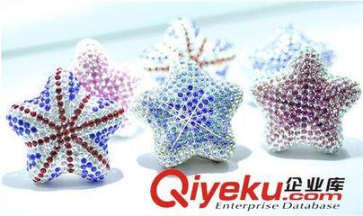 DAD鑲鉆五角星風口香水 鑲鉆五角星汽車飾品 水晶鉆海星風口香膏-饒平縣海山路士達汽車裝飾用品經營部提供DAD鑲鉆五角星風口香水 鑲鉆五角星汽車飾品 水晶鉆海星風口香膏的相關介紹、產品、服務、圖片、價格饒平縣海山路士達汽車裝飾用品經營部、汽車防爆膜;汽車改裝件;LED燈;汽車飾品;汽車香水;車載小電器;車衣